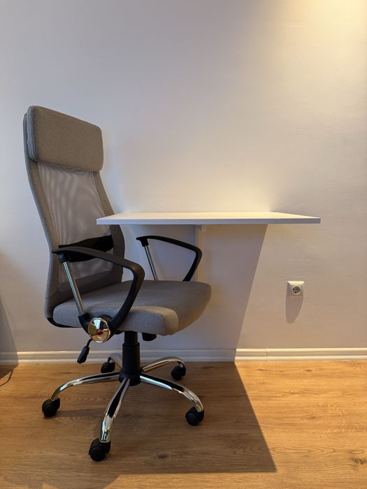 Masa pliabila Ikea si scaun birou gri cu plasa