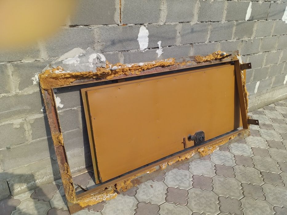 Продам железную дверь