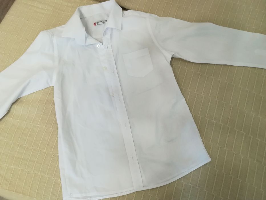 2 броя бели ризи размер 134-140