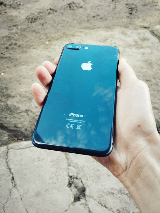 Продам Айфон 8 плюс