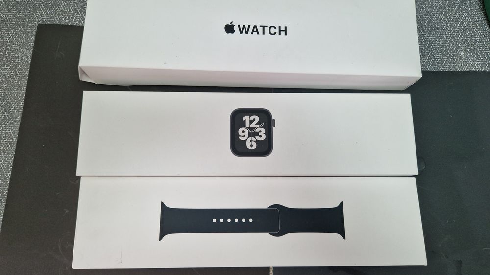 Apple watch SE 40mm Aluminium 2 Gen - за части