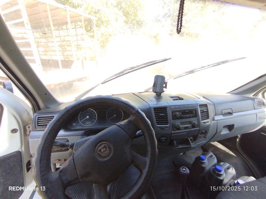 Gazel yuk furgoni tovuq tashishga tayyorlangan