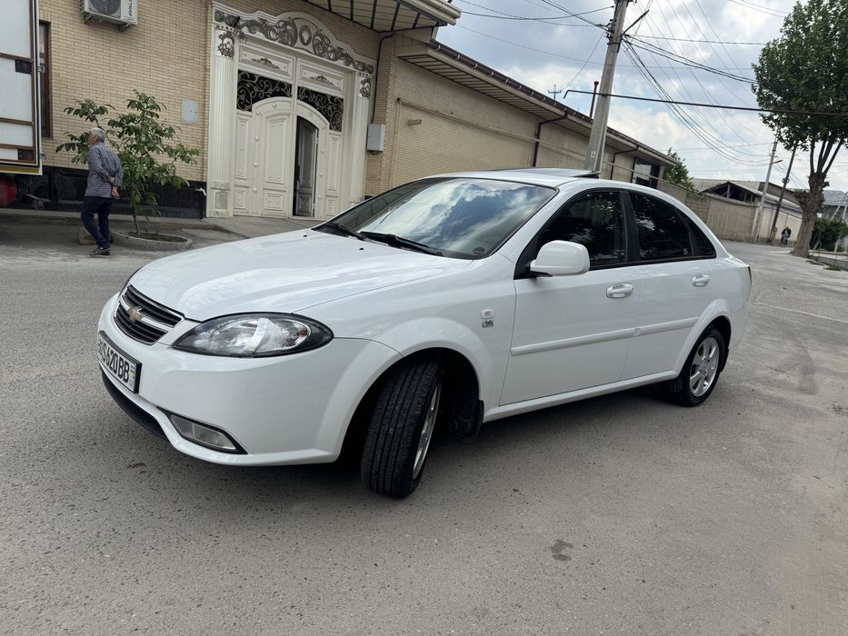 Срочно сотилади.  Жентра автомат