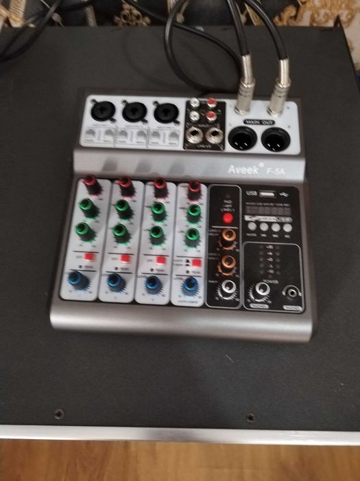 Vând sau schimb boxe cu amplificator și mixer bluetooth