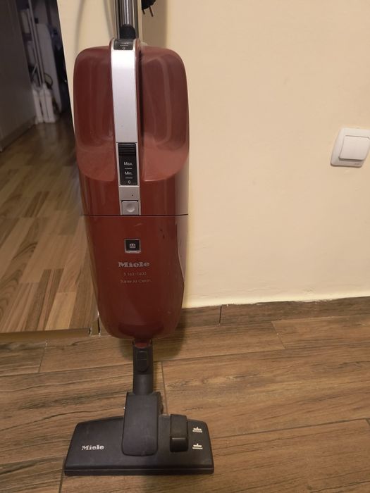 Aspirator vertical Miele