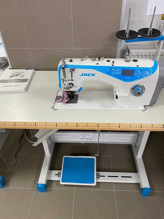 Masina de cusut liniar cu cutit de rihtuit JACK JK-5559G-W