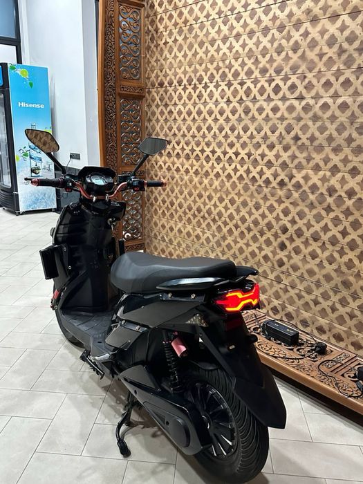 Elektricheskiy skuter sotiladi redline