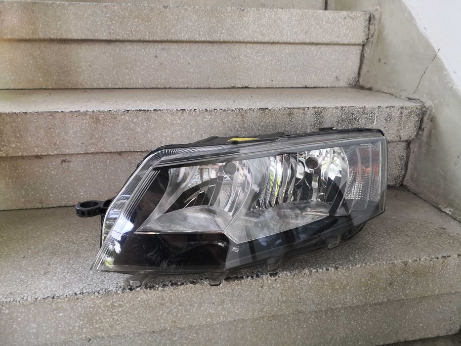 Фар Skoda Octavia ляв/Фар Шкода Октавиа Оригинален