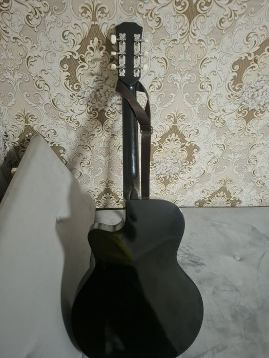 Продам гитару хорошая