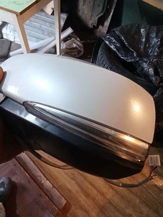 Продам Зеркало RAV4