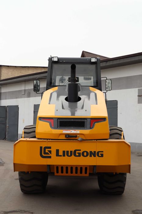 Кучли ва ишнчли 14 тонналик каток  CLG6114E, базамизда