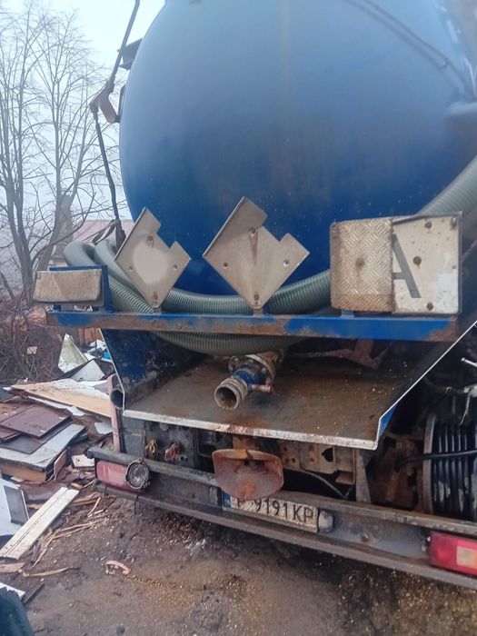 Продава се камион