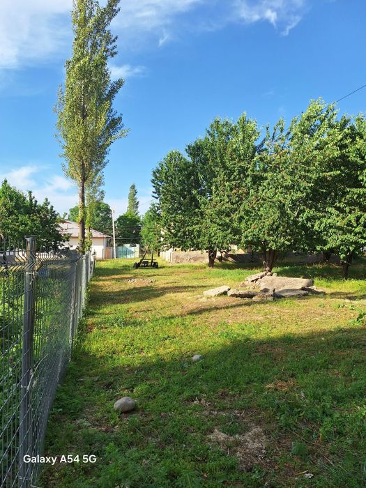 Тезлик билан 6 хонали 15 сотик участка сотилади