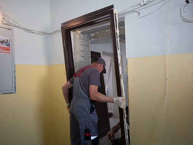 Установка наружних дверей