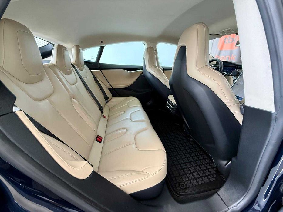 Tesla Model S 2015 incarcare gratuita
