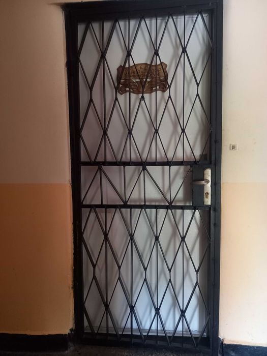 Метална входна врата