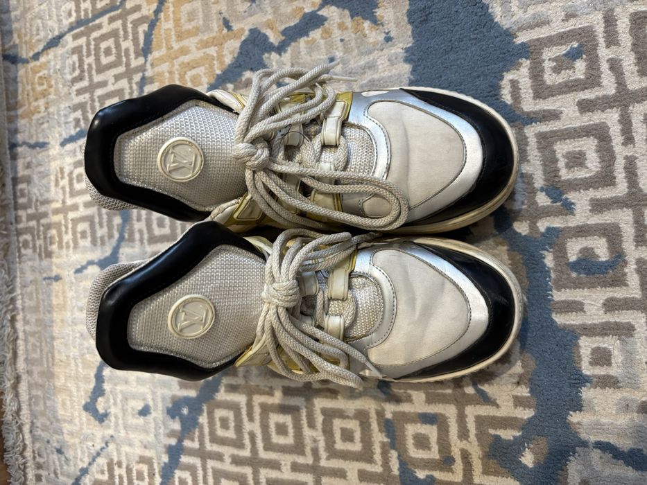 Кроссовки от LV.