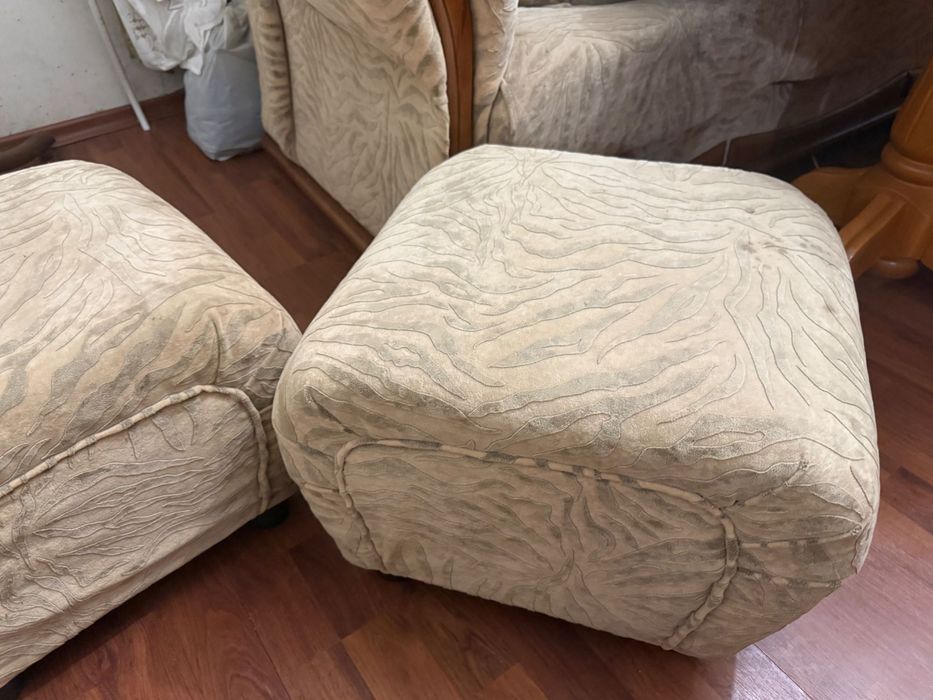 СПЕШНО! Комплект дивани с фотьойли и табуретки – Кубратово