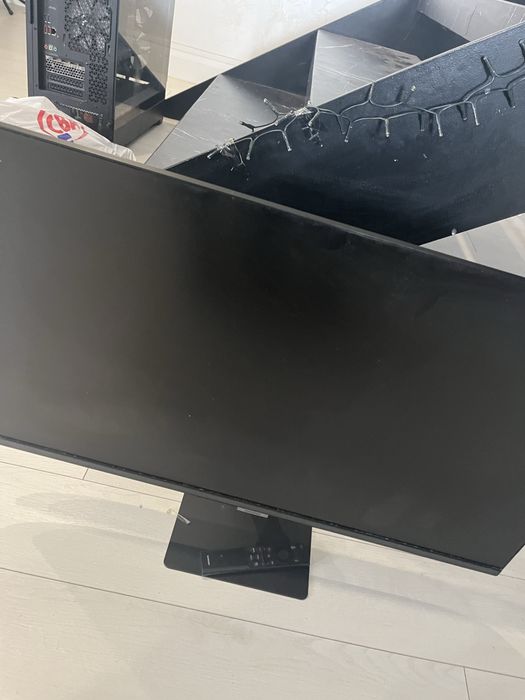 Samsung M5 Smart Monitor 32’ (използван)- Перфектно състояние