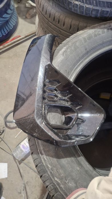 Накладки на ПТФ Toyota Hilux