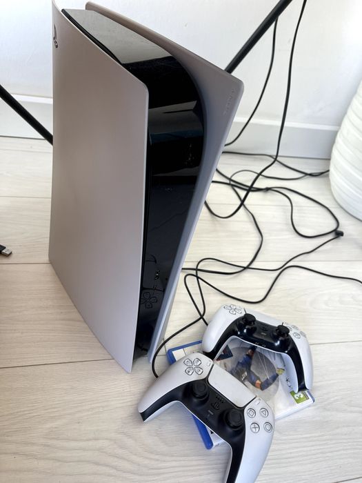 Sony PlayStation 5 + джостика 2 + игр 7 и диск