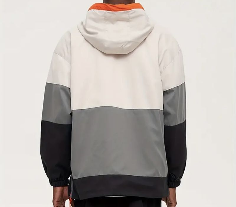 Продам ветровку.