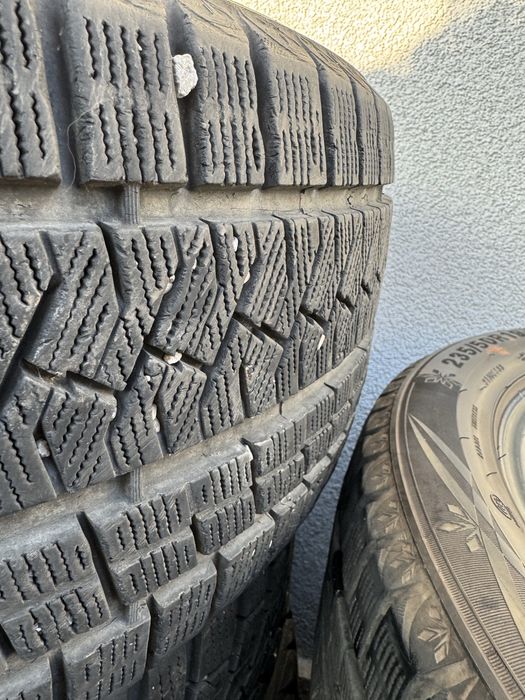Pneuri de iarna 235 50 R19