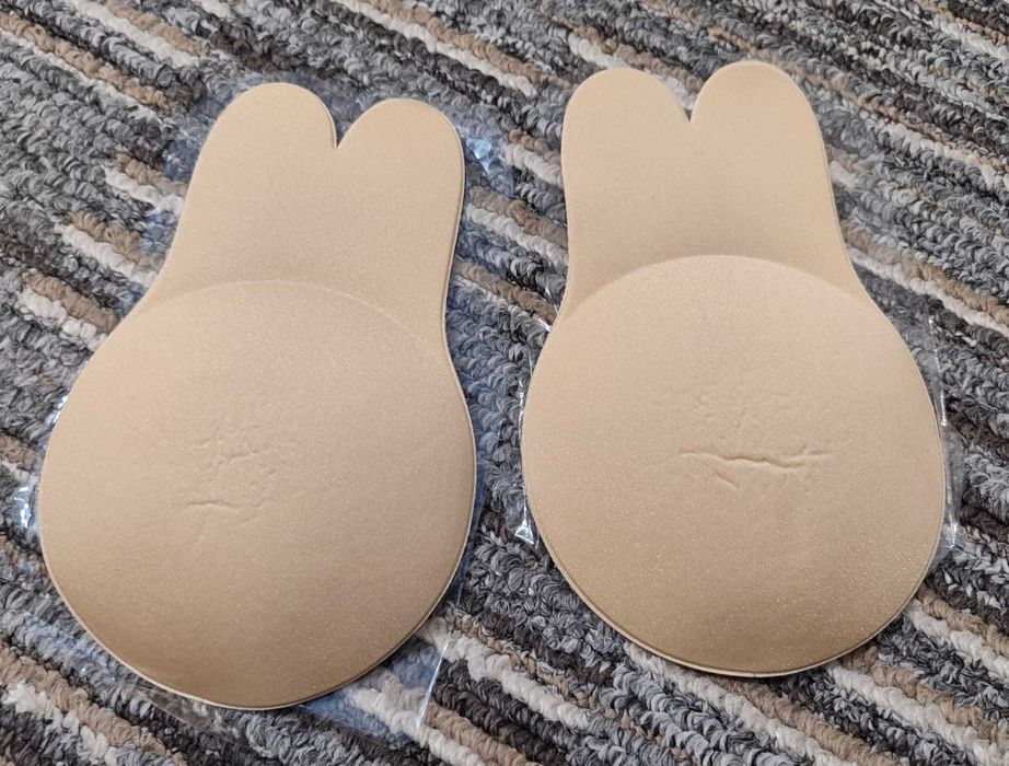 Sutien push-up sub forma de cupe adezive