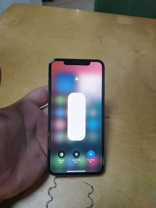 Продам телефон IPhone xs Max память 256гб состояние отличное