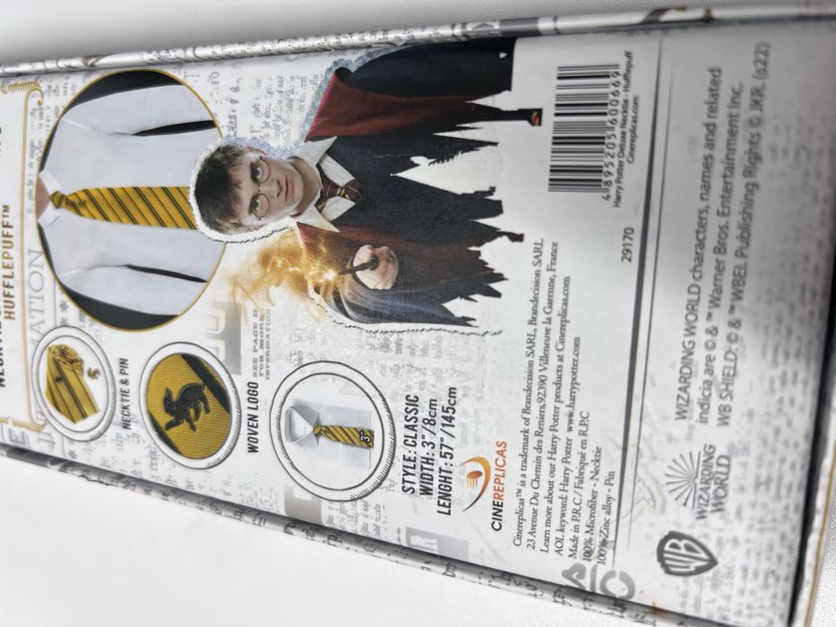Cravata si pin Hufflepuff - Harry Potter