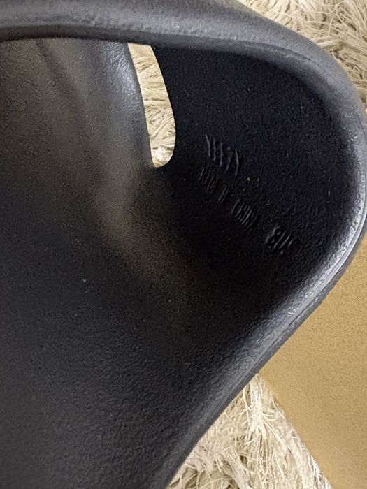 Yeezy Slides ‘Onyx’