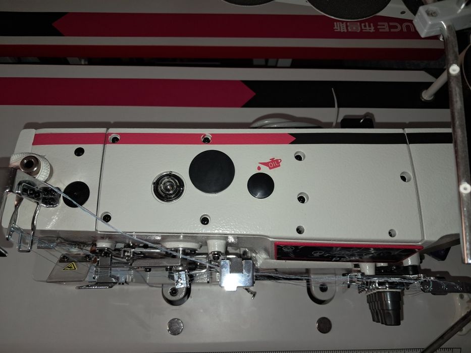 Швейная машина  совершенно новая не разу не использовала .