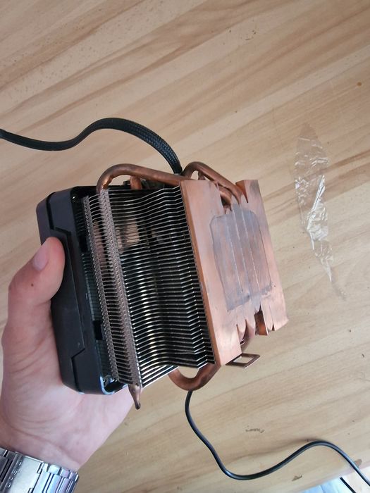 Vand ryzen 7 2700x cu cooler stock