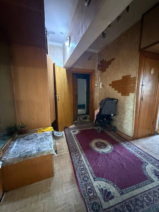 Юнусабад3. 3/7/9 возле метро Юнусабад
