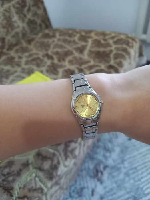 Часы женские Qmax