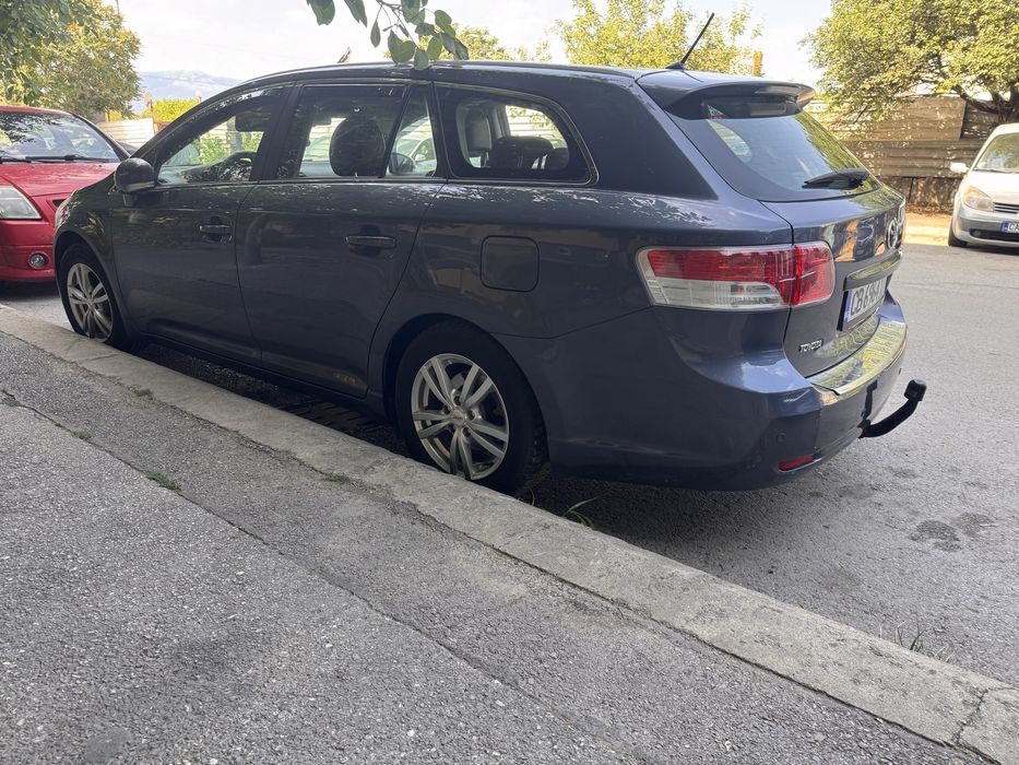 Toyota Avensis 2010г.
