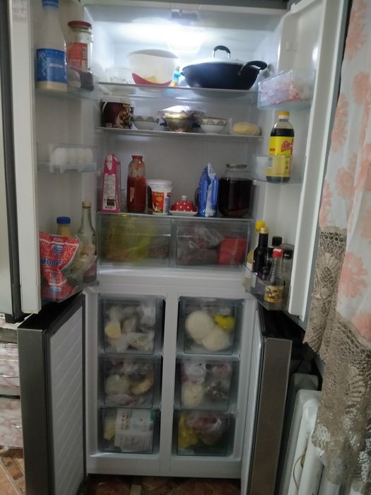 Продам большой холодильник