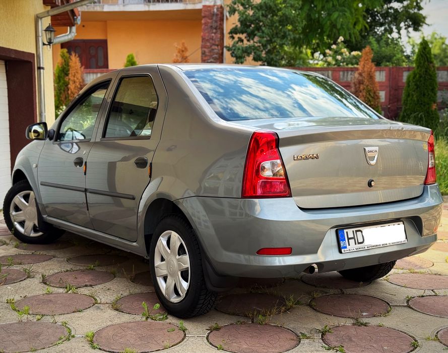Vand Dacia Logan,10/2011, 74000 de km,unic proprietar de la starea de NOU!