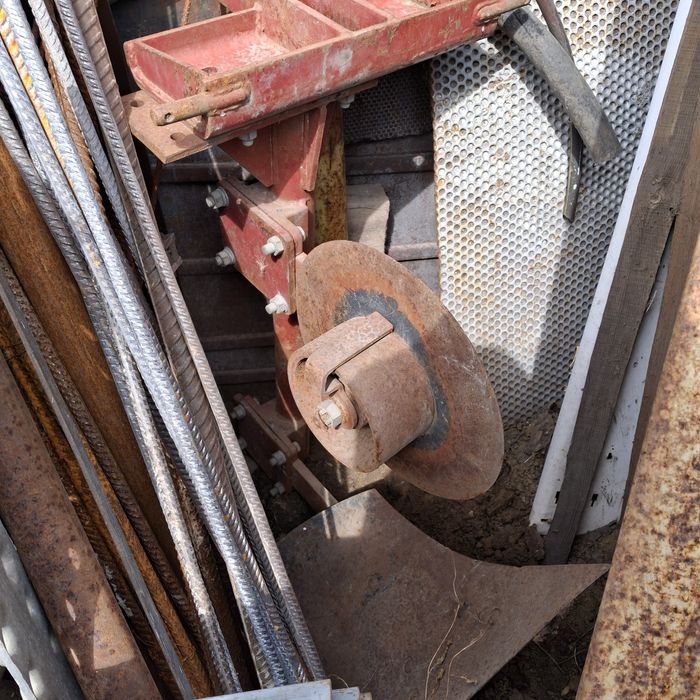 Плуг однолимеховый на минитрактор