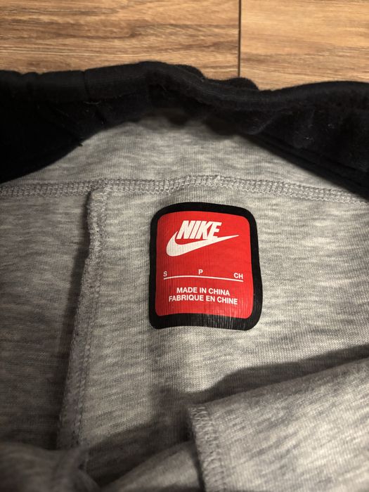 Pantaloni Nike Tech