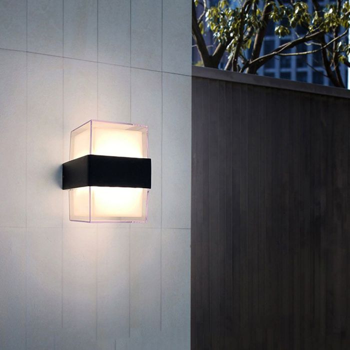 Xi tech svetilnik fasadga