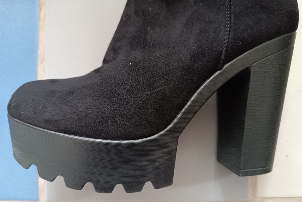 Дамски спортно- елегантни ботуши