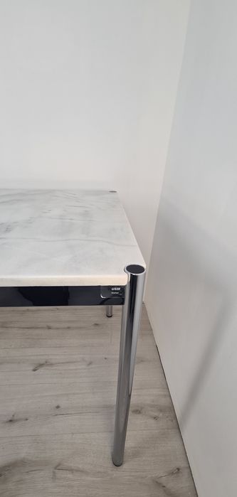 Бюро с мраморен пло USM Haller, класически дизайн за офиси или дома