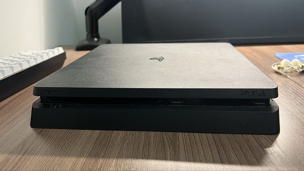 Sony PlayStation 4