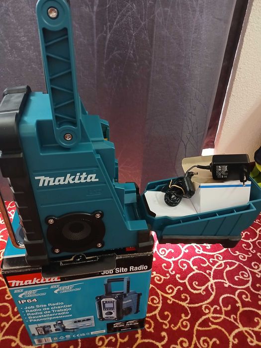 НОВОMakita Строително радио DMR116