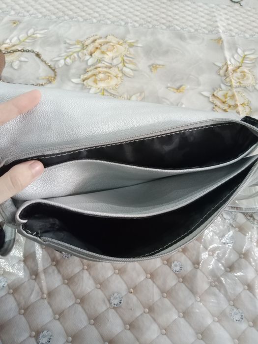 Kulrang svetli sumka sotiladi