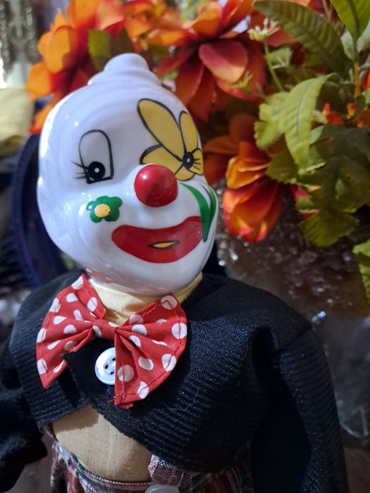 Порцеланов движеш музикален клоун