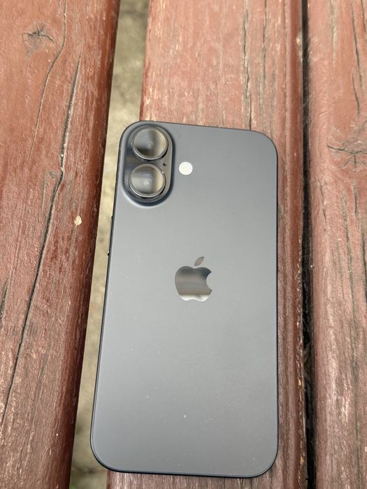 iPhone 16 (чист)