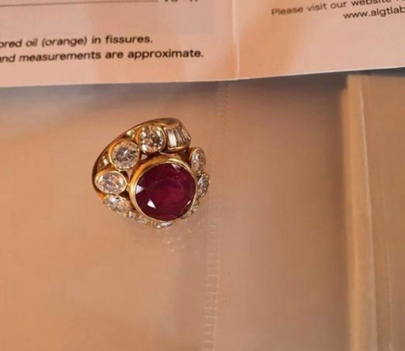 Inel din aur cu diamante si rubin natural de 6.84 Carat