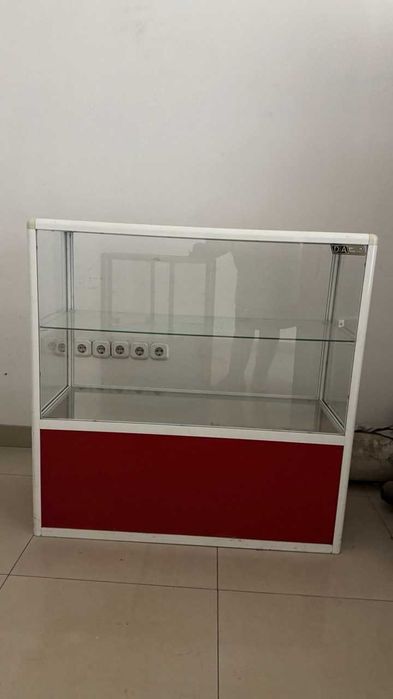 Витрина стеклянная